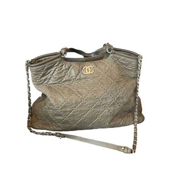Chanel CC Sea Hit Tote Quilted Iridescent Calfskin Large - Picture 3 of 16